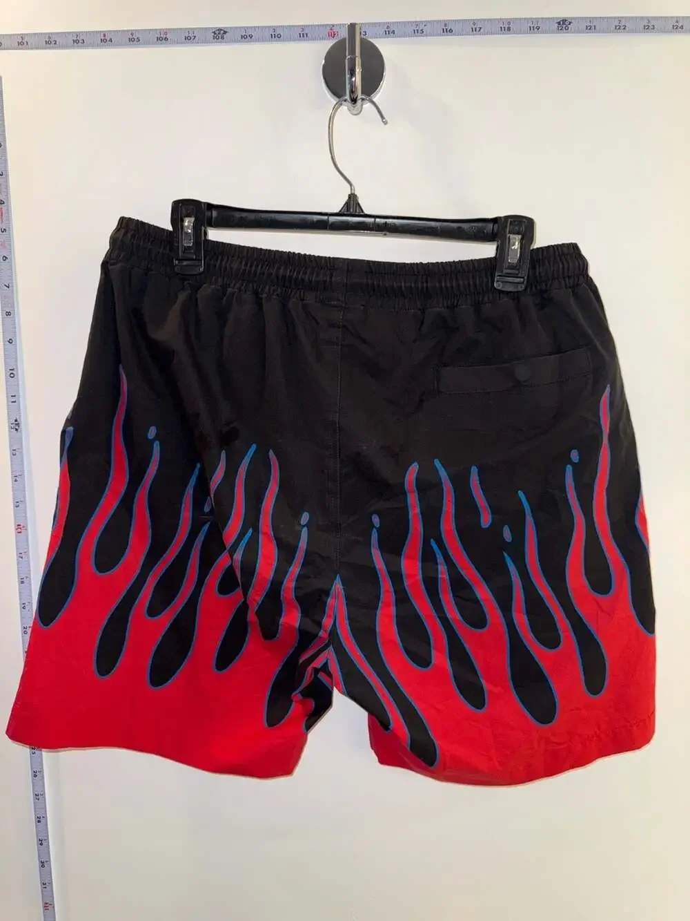 8&Nine Manufacturing Co. Flame Print Shorts Size Large